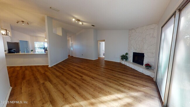 Building Photo - 500 Penman Rd