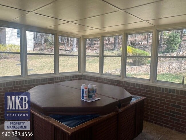 Building Photo - 4bd/3bth SW County Home
