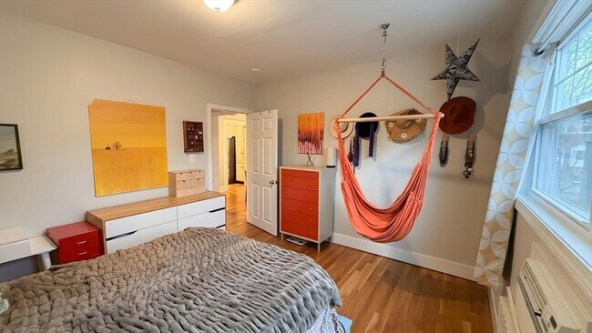 Building Photo - 27 Noble St