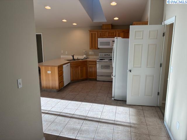 Building Photo - Great Back Yard! Lawn Care Included