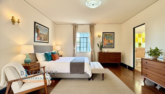 Building Photo - Oakmore 3+ Bedroom Spanish Mediterranean Home