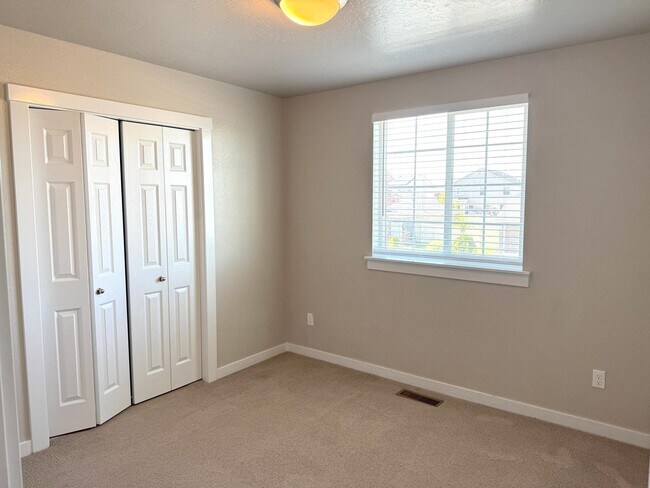 Building Photo - 4-Bedroom Home with 3-Car Garage