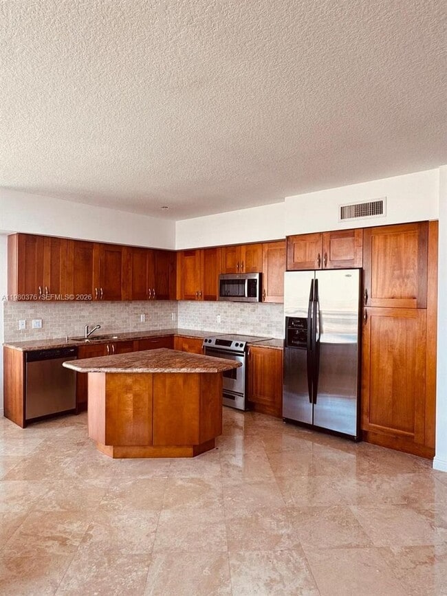 Building Photo - 1745 E Hallandale Beach Blvd