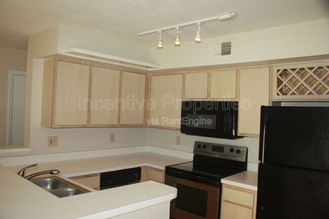 Building Photo - 7220 Westpointe Blvd