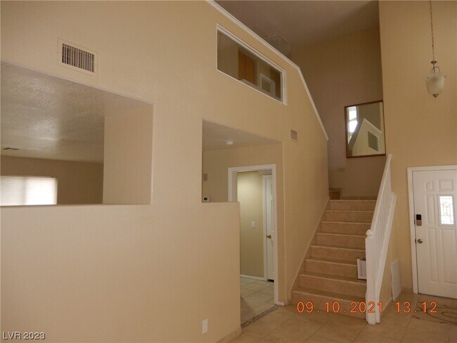 Building Photo - 7840 Millhopper Ave