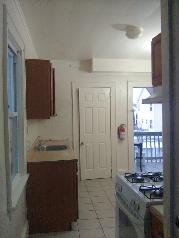 Building Photo - 89 Maple St