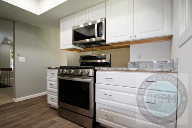 Building Photo - Beautiful 3Bd/2Ba home in Omaha, NE | Finished Basement!