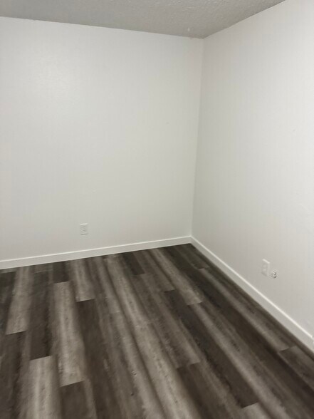 Building Photo - 826 W Mansfield Ave