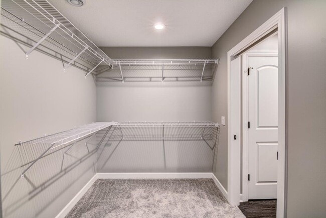 Building Photo - 3 Bedroom Town Home, Association Maintaine...