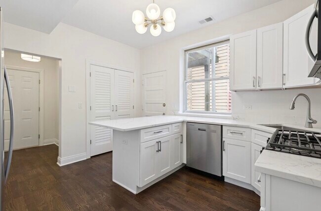 Building Photo - 1340 W Hollywood Ave