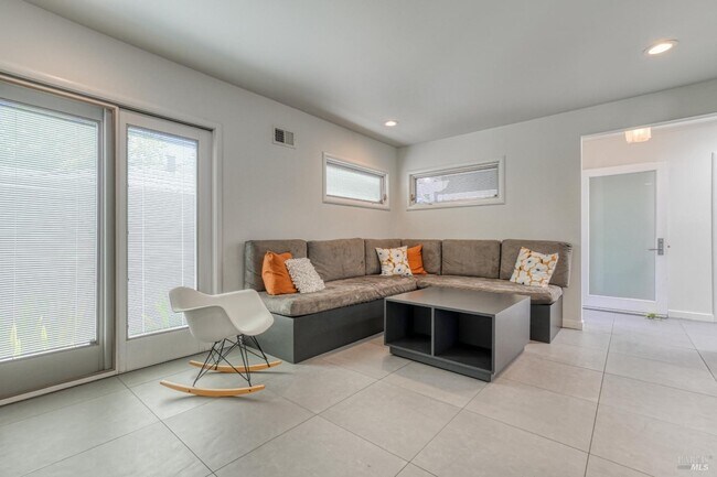 Building Photo - 1704 San Anselmo Ave