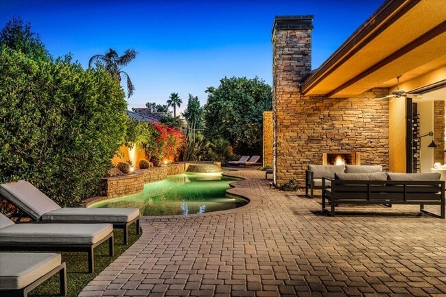 Building Photo - 50380 Vía Serenidad