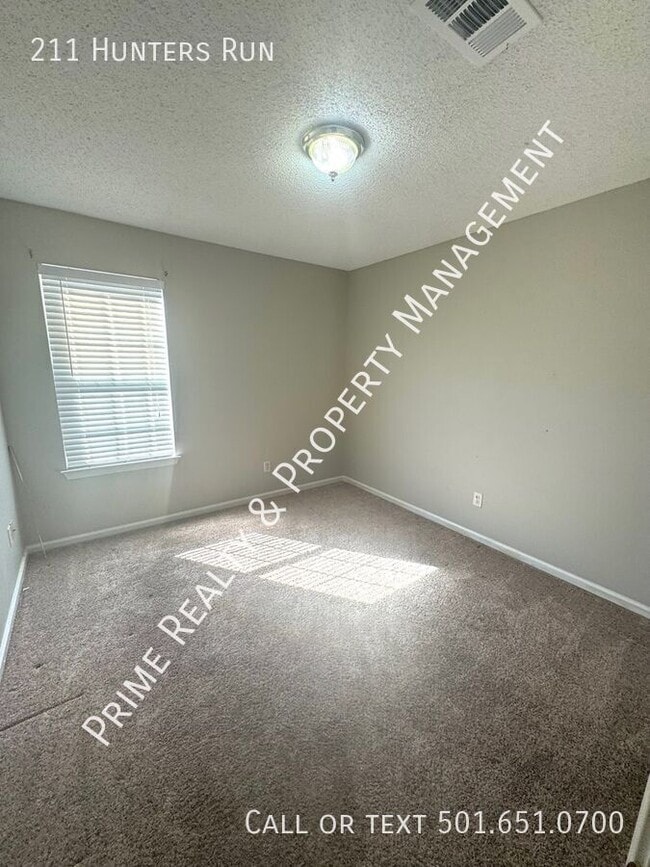 Building Photo - 211 Hunters Run