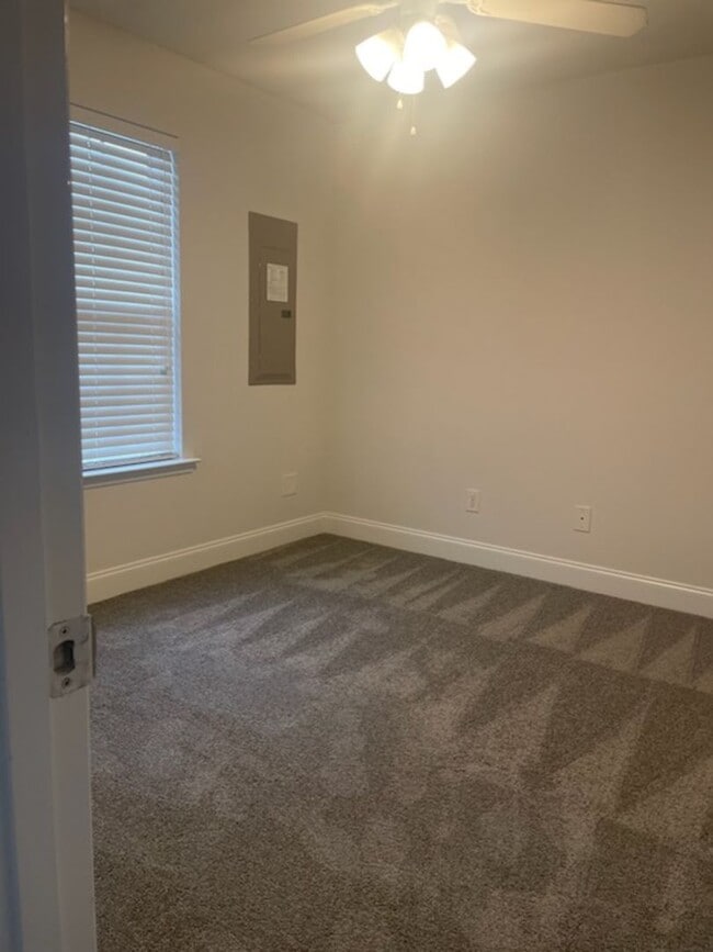 Building Photo - WEST AUGUSTA TOWNHOME CONVENIENT TO MEDICAL AND SCHOOLS