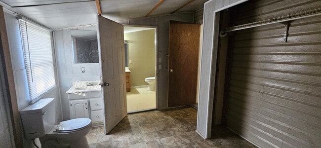 Building Photo - 816 Meridian St