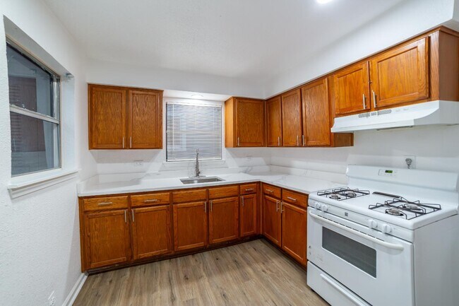 Building Photo - 1946 Nolan St