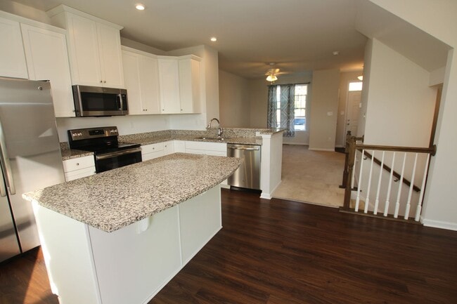 Building Photo - The Homestead- immaculate town home with community pool.