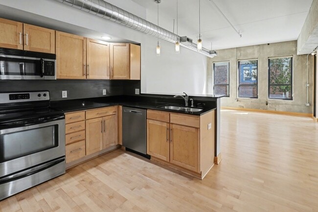 Building Photo - Condo - $1750 Rent - 2 bed