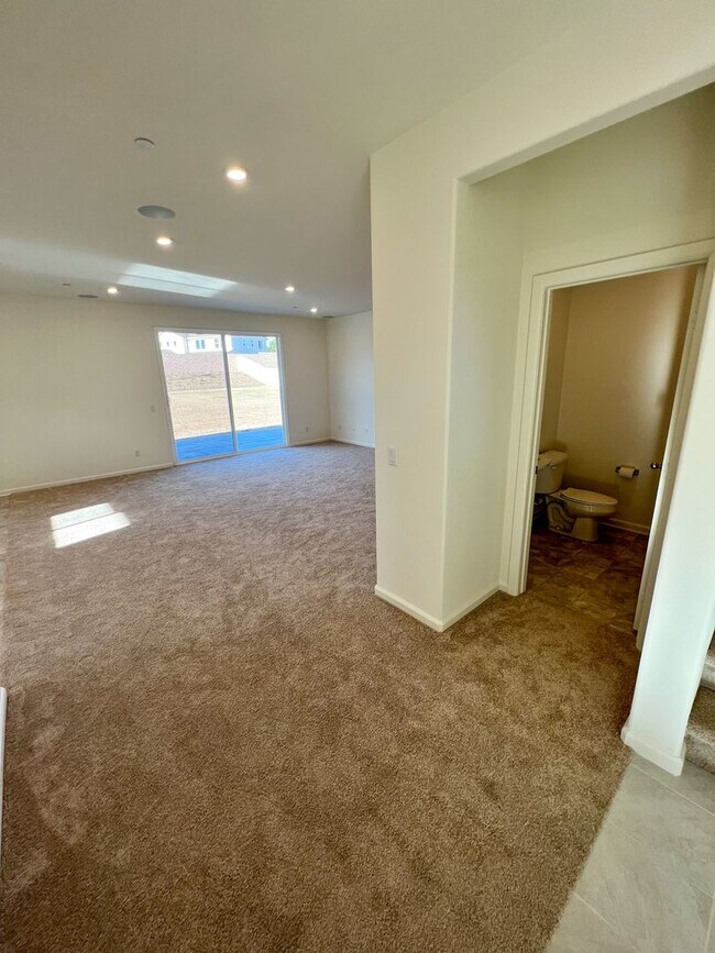 Building Photo - 5 Bedroom home with FULL MOTHER IN LAW SUI...