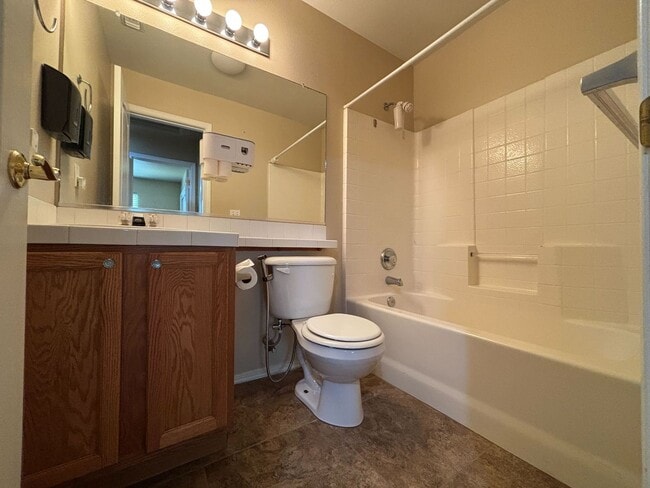 Building Photo - Beautiful 3-Bedroom Home in Sought-After C...
