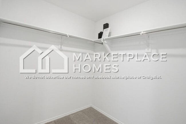 Building Photo - 800 NE 102nd Ter