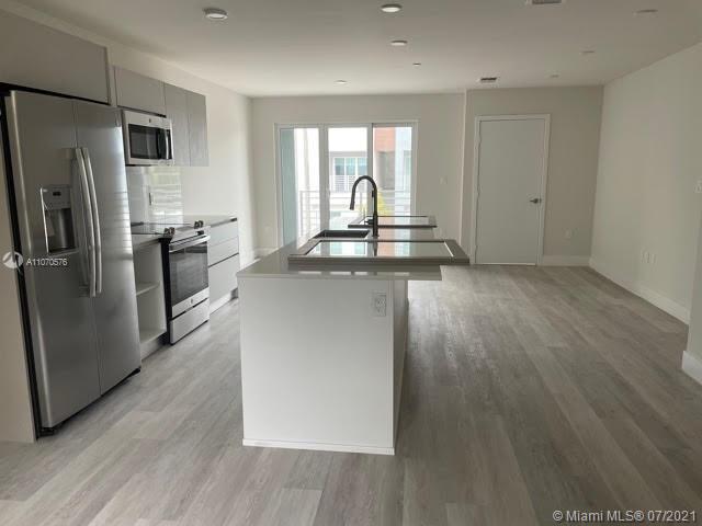 Building Photo - 2561 NE 193rd St