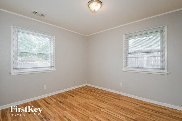 Building Photo - 1307 W Dellmar Ave