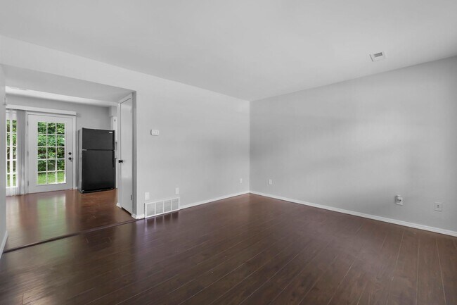 Building Photo - Charming 2-Bedroom Duplex in an Established Neighborhood