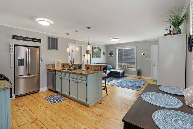 Building Photo - 5 N Maple Ave