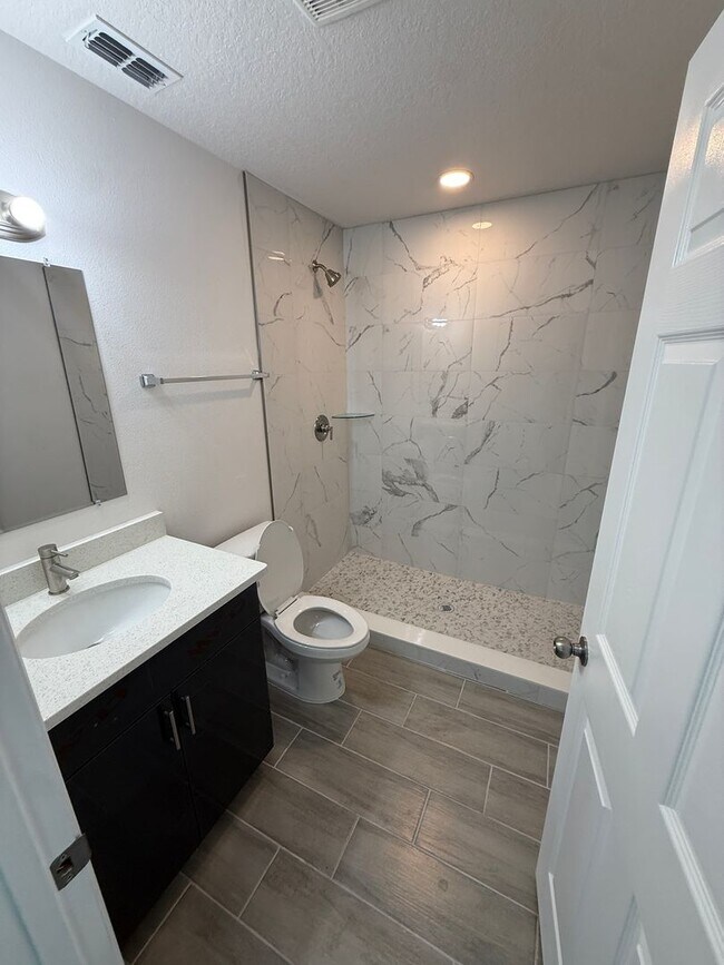 Building Photo - 3 Bed 2 Bath Home in Port Richey!