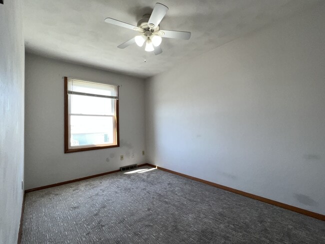 Building Photo - 3745 Hillcrest Rd