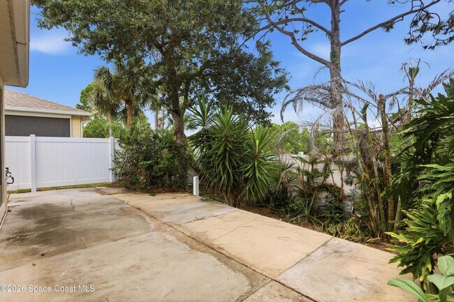 Building Photo - 2039 Tullagee Ave