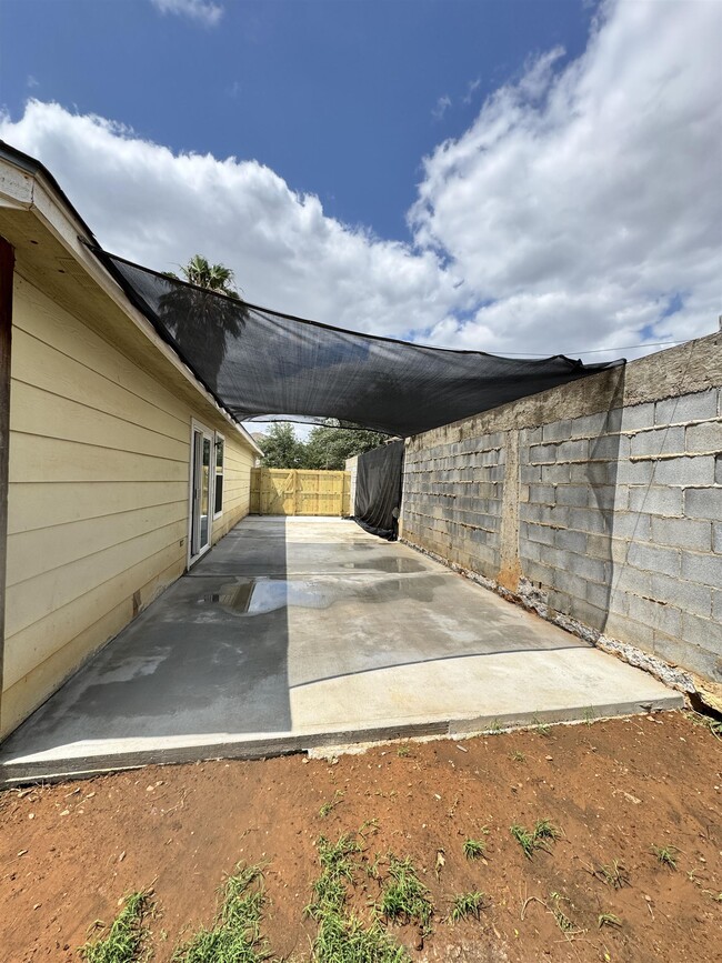 Building Photo - 209 Mescalero Dr