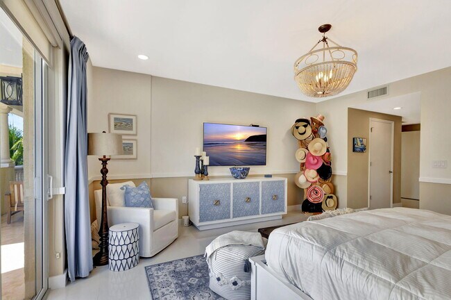 Building Photo - 155 S Ocean Ave