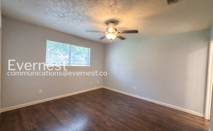 Building Photo - 6406 Summer Ridge Dr