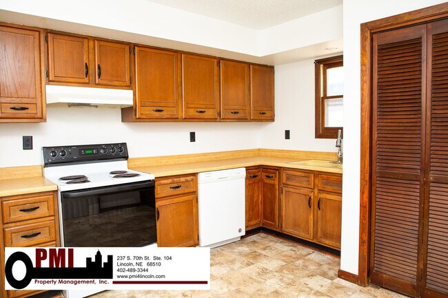 Building Photo - 3800/3802 Keith Cir