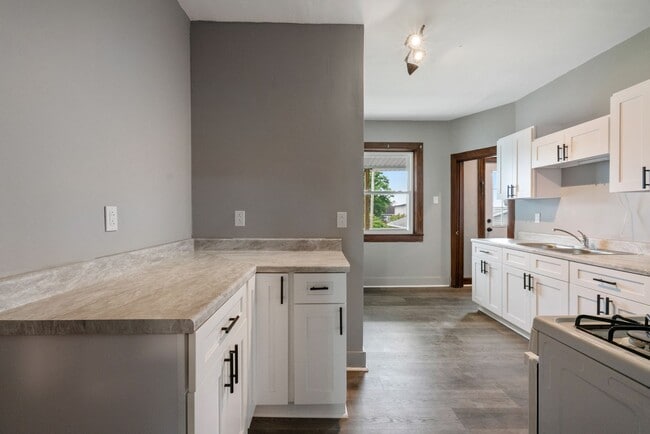 Building Photo - Newly renovated 2 bedroom home in Scott To...