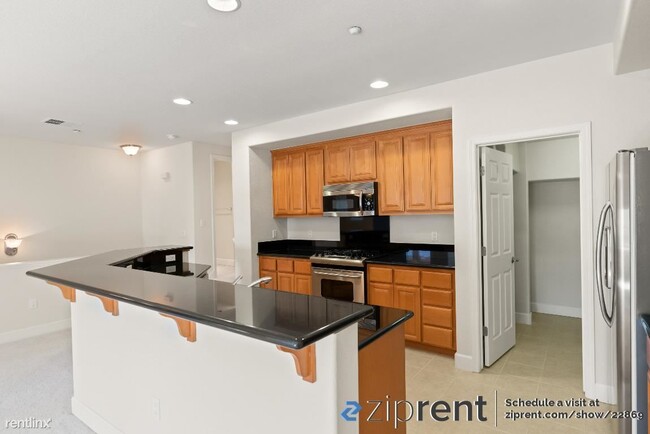 Building Photo - 2 br, 2.5 bath Condo - 1817 Camino Leonor,...