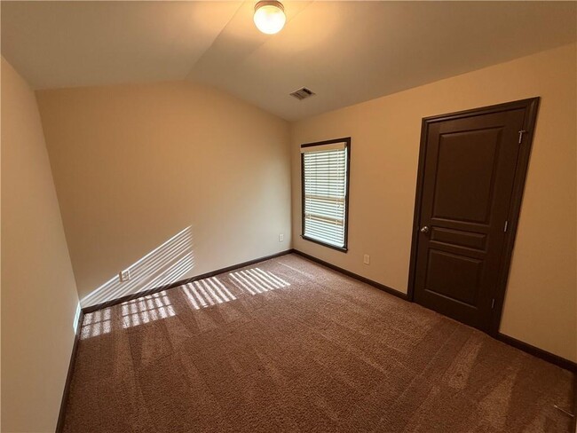 Building Photo - 1095 Township Cir
