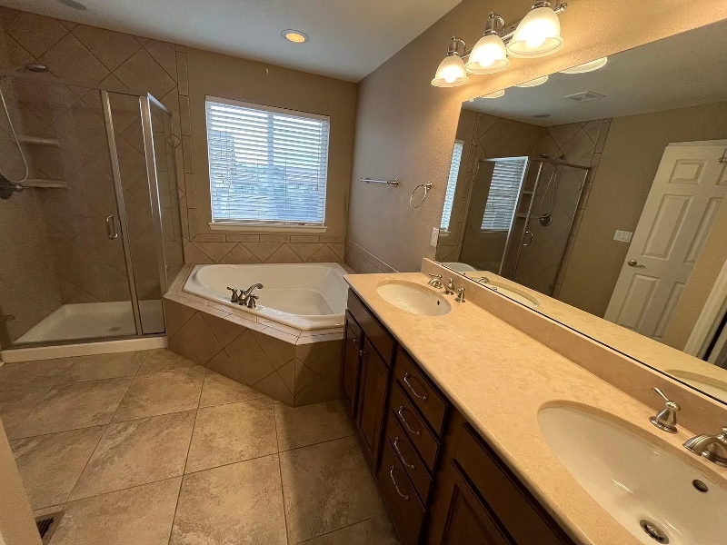 Building Photo - 12010 E Lake Cir