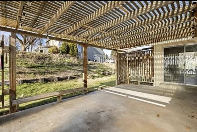 Building Photo - Stunning 4-Bedroom Modern Home in West Ric...