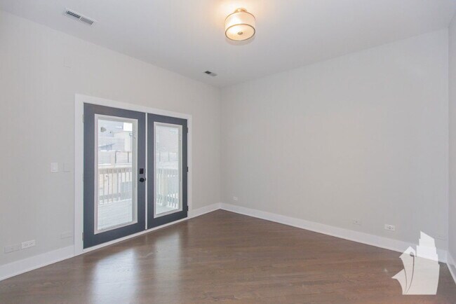 Building Photo - 2735 N Wayne Ave