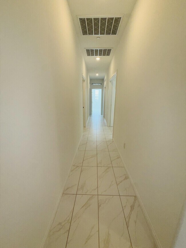 Building Photo - 39171 Quixote Ct