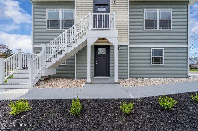 Building Photo - 58 Cove Rd