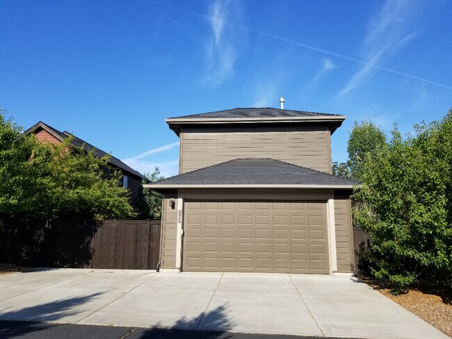 Building Photo - 63118 Dakota Dr