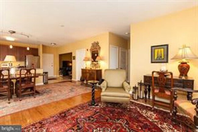 Building Photo - 2026/2027 Gorgeous Village Lofts 2bd plus ...