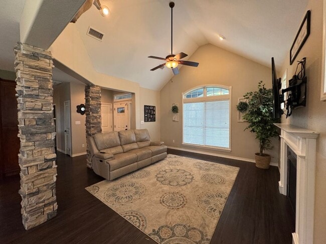Building Photo - Gorgeous Home in Fleetwood!