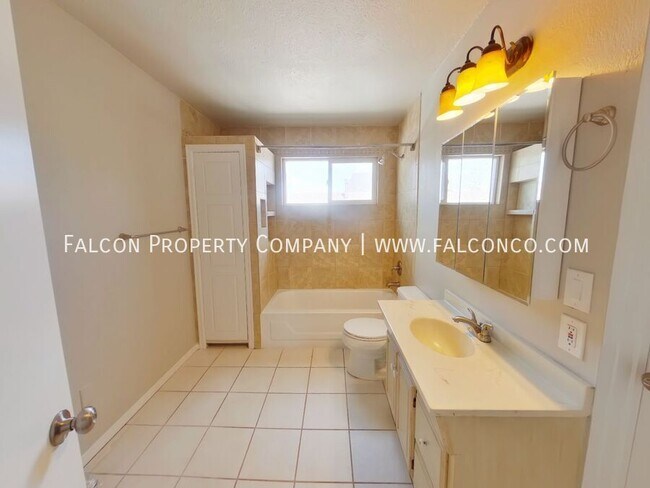 Building Photo - 6157 Desoto Dr
