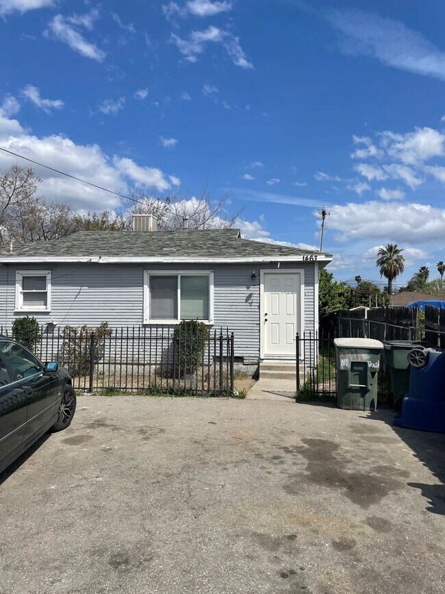 Primary Photo - 1463-1463 N Lugo Ave