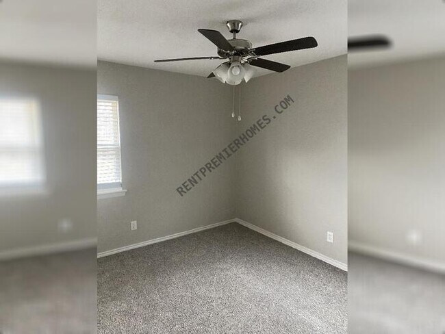 Building Photo - 1018 Harris Dr